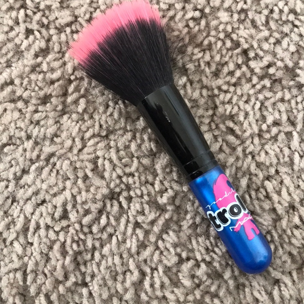 Mac brush